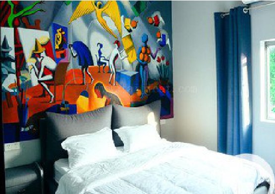 西华对于酒店的墙体彩绘而言更注重哪些方面？